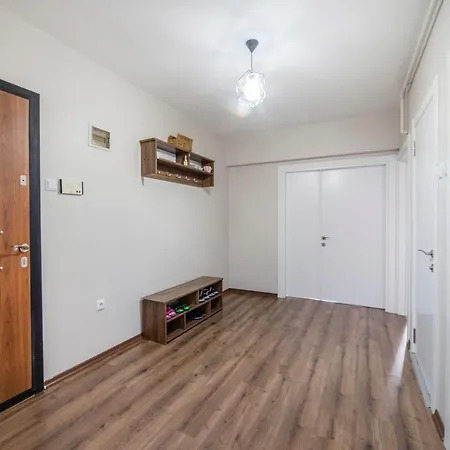 Centrally Located 2 Bedroom Apt With Netflix Apartment